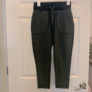 Lululemon jet crop joggers size 4 grey EUC